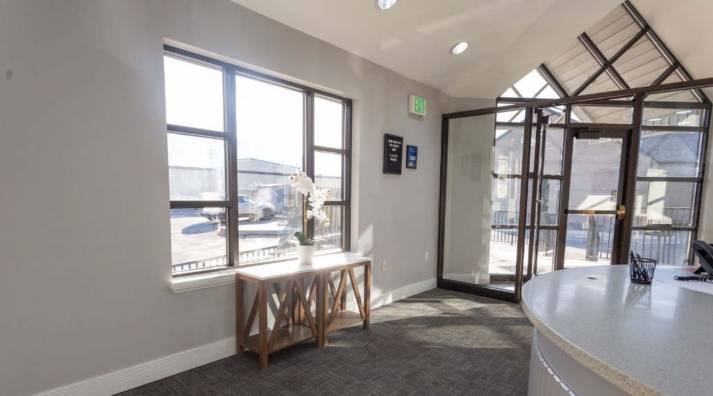 Glass doorway entrance into Frandsen Dental of Orem